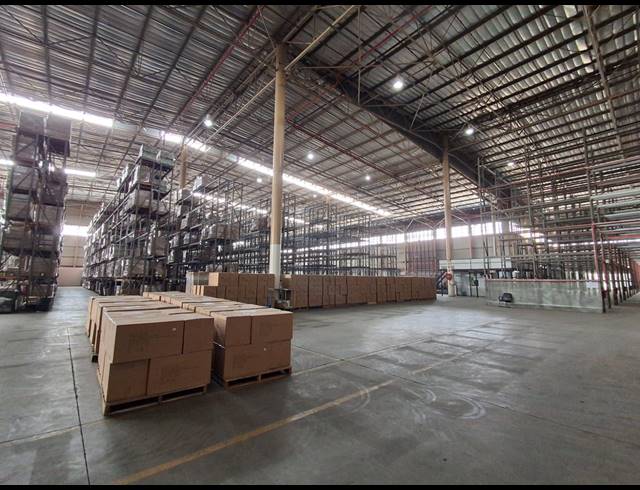 8,558M² WAREHOUSE TO LET IN DENVER